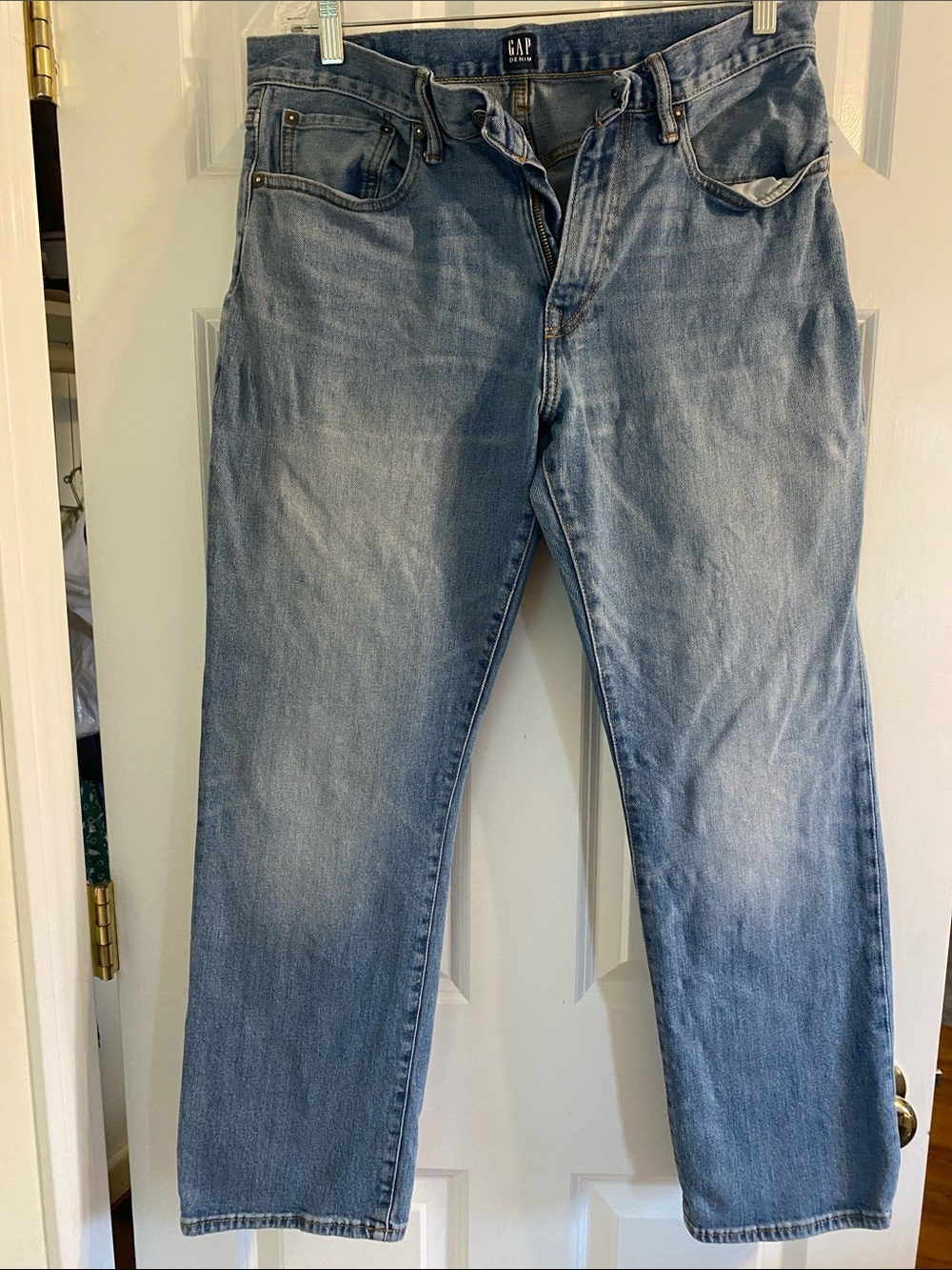 GAP Men's Medium Wash Straight Leg Jeans - Faded Blue 32 x 30